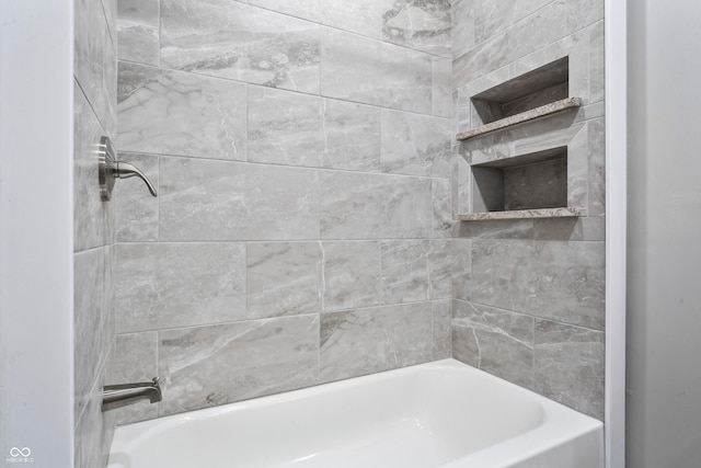 bathroom featuring tiled shower / bath combo