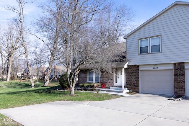 view of front facade featuring a front yard and a garage