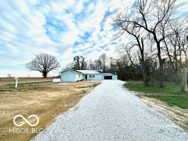 ranch-style house with a rural view