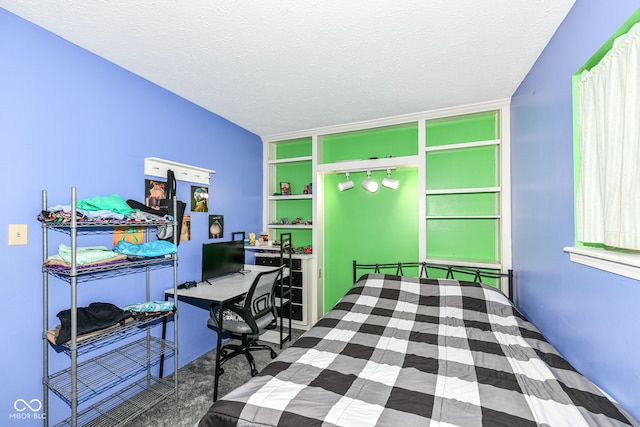 bedroom featuring carpet floors and a textured ceiling