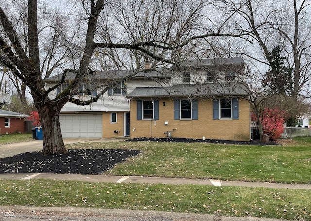 view of front facade with a front yard