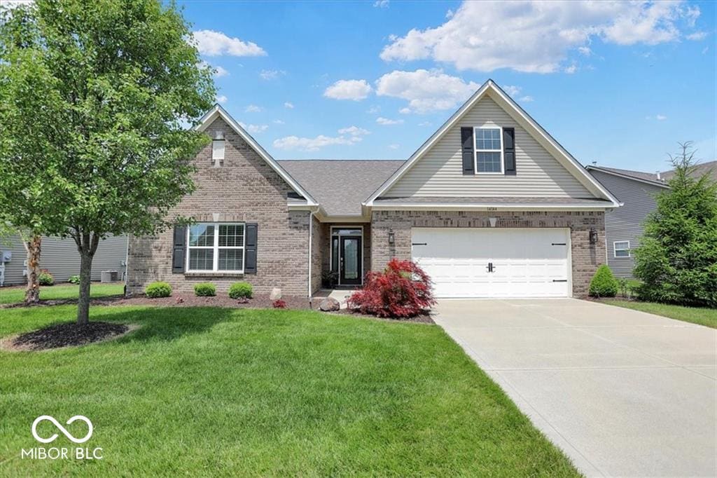 view of front of home featuring a front yard and a garage