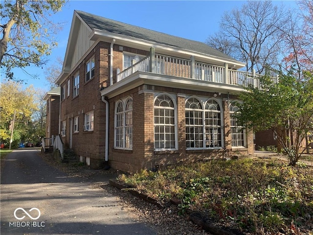 view of side of property featuring a balcony