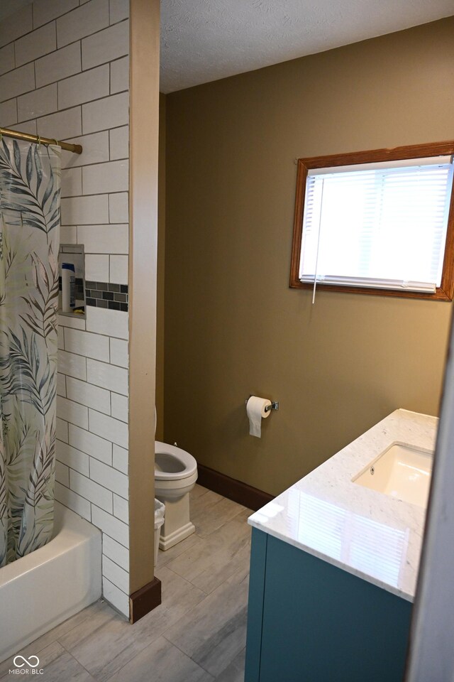 full bathroom featuring a textured ceiling, vanity, toilet, and shower / bath combo