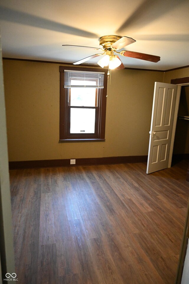 empty room featuring dark hardwood / wood-style floors and ceiling fan