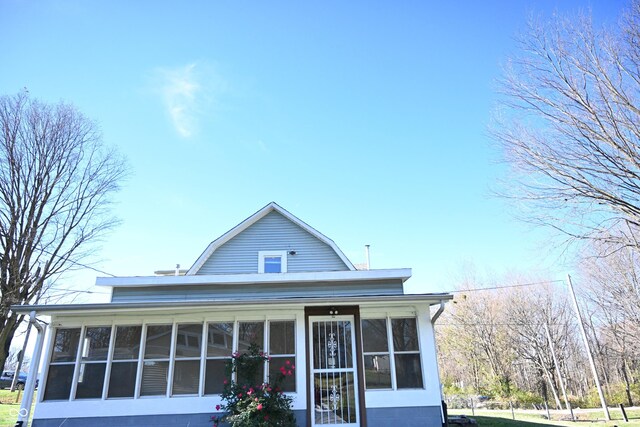 view of front of property featuring a sunroom