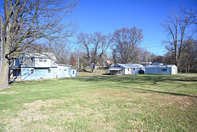 view of yard with an outdoor structure