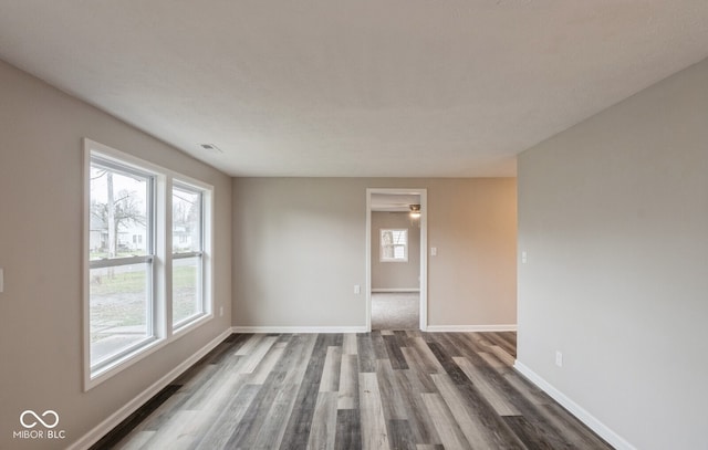 empty room featuring dark hardwood / wood-style floors and ceiling fan