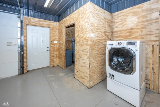 clothes washing area with washer / clothes dryer