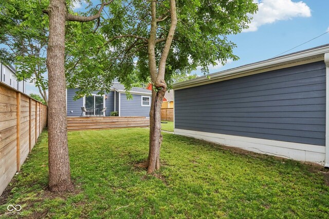 560 Jefferson Ave, Indianapolis, IN 46201 - view of yard