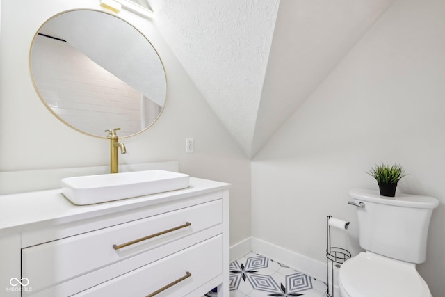 560 Jefferson Ave, Indianapolis, IN 46201 - bathroom with toilet, vanity, and baseboards