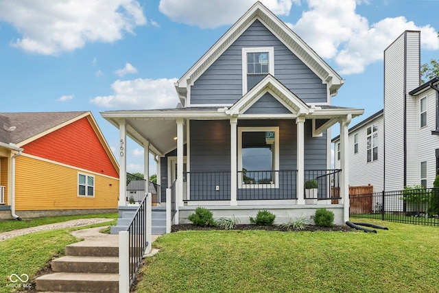 560 Jefferson Ave, Indianapolis, IN 46201 - shotgun-style home featuring covered porch