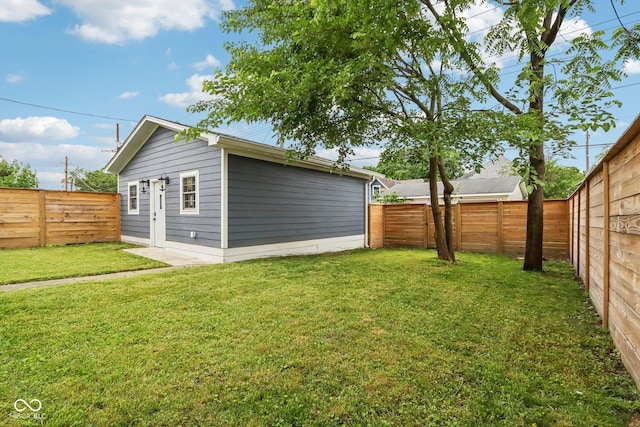 560 Jefferson Ave, Indianapolis, IN 46201 - view of yard with an outdoor structure