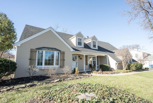 new england style home featuring a front lawn