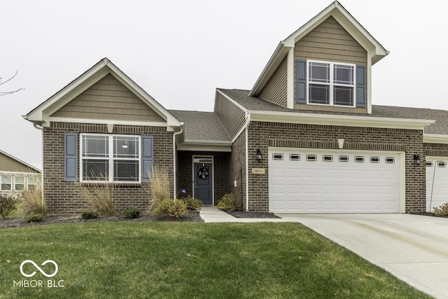 view of front of home featuring a front lawn