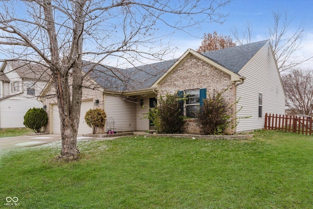 view of front facade featuring a front lawn