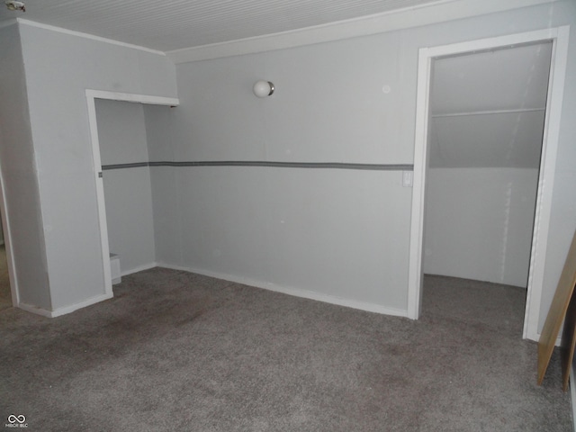 unfurnished bedroom with carpet flooring and a closet