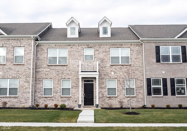 view of property featuring a front lawn