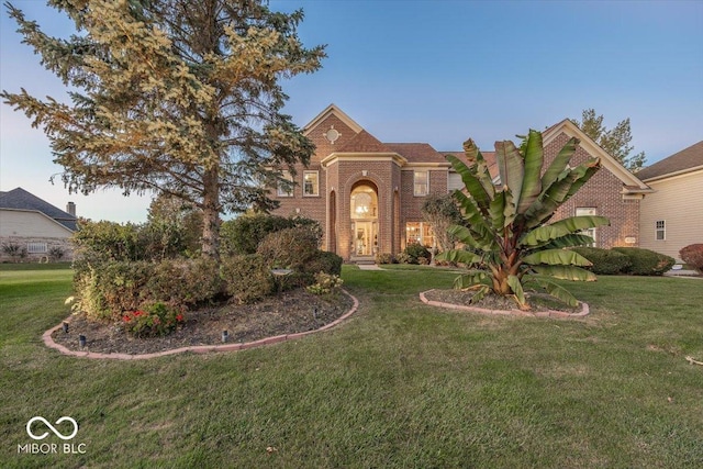 view of front of property with a front yard