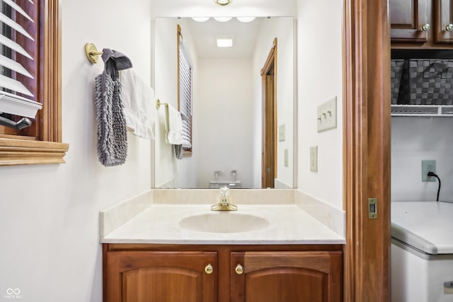 bathroom featuring vanity, toilet, and decorative backsplash