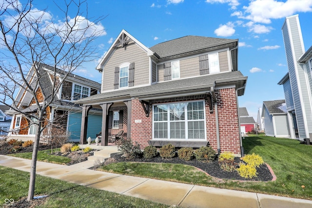 view of front of property featuring a front yard