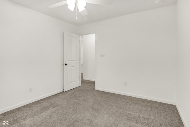 carpeted empty room featuring ceiling fan