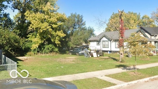 Listing photo 2 for 2946 N Denny St, Indianapolis IN 46218