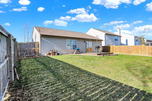 back of house featuring a yard