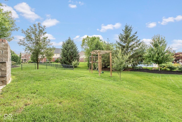 10346 Strongbow Rd, Fishers, IN 46040 - view of yard