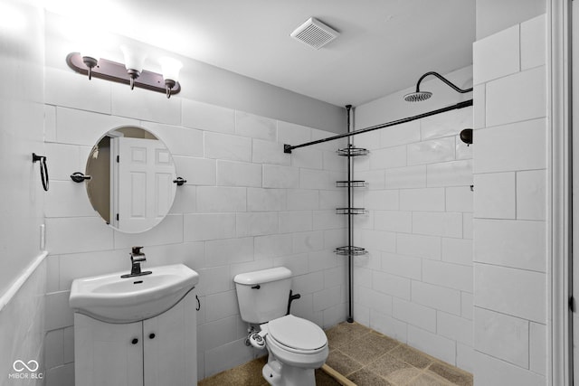 10346 Strongbow Rd, Fishers, IN 46040 - full bathroom featuring a tile shower and vanity