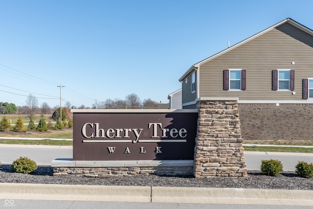 view of community / neighborhood sign