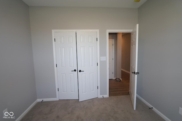 unfurnished bedroom featuring carpet flooring and a closet