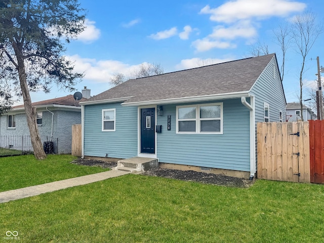 view of front of home featuring a front lawn