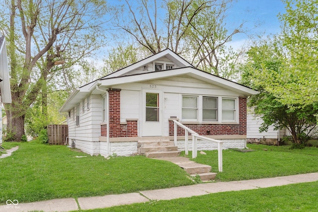 625 N Grant Ave, Indianapolis, IN 46201 - bungalow-style home featuring brick siding