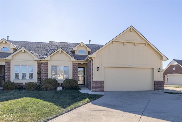 view of front of property featuring a front yard and a garage