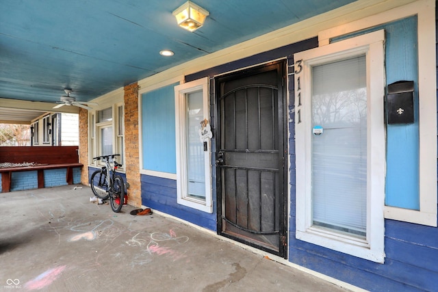 entrance to property featuring ceiling fan