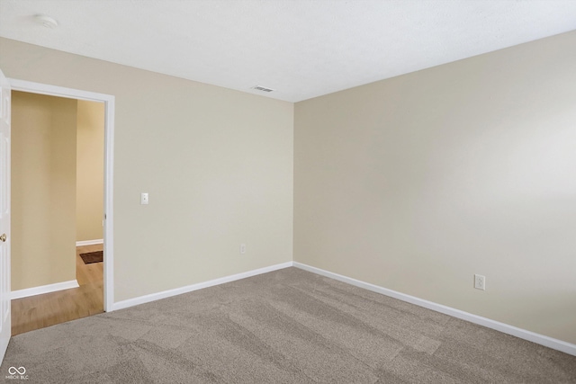 unfurnished room featuring carpet