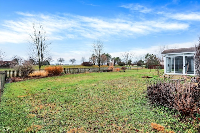 view of yard featuring a rural view