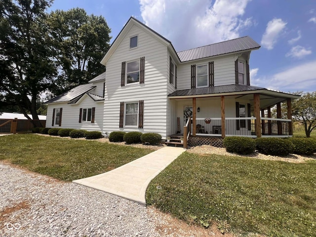 view of front of property featuring a front lawn and a porch