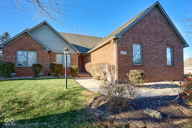 view of front of home with a front lawn