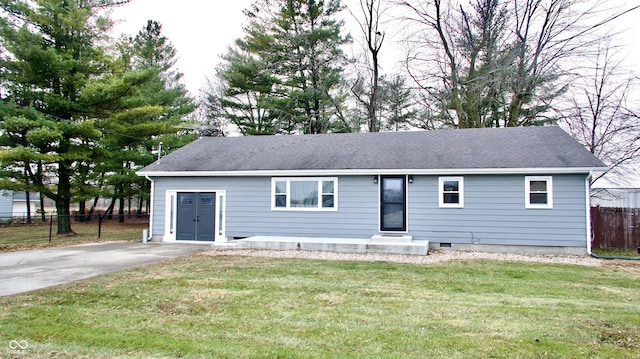 view of front facade featuring a front yard