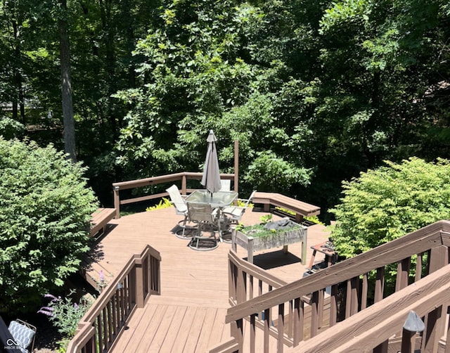 deck featuring outdoor dining space