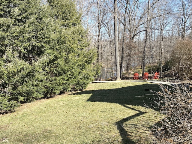 view of yard featuring a forest view