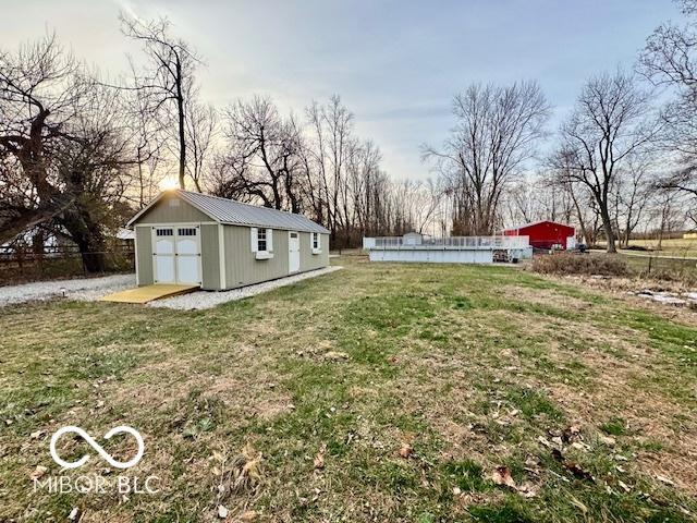 view of yard with an outbuilding and a garage