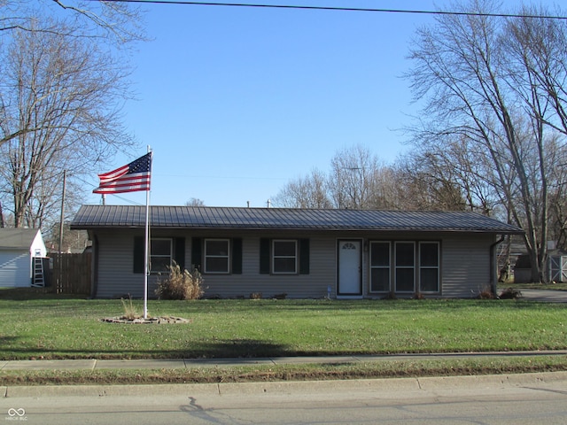 ranch-style house featuring a front lawn