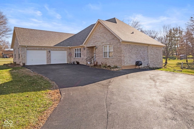 view of front facade featuring a garage and a front lawn