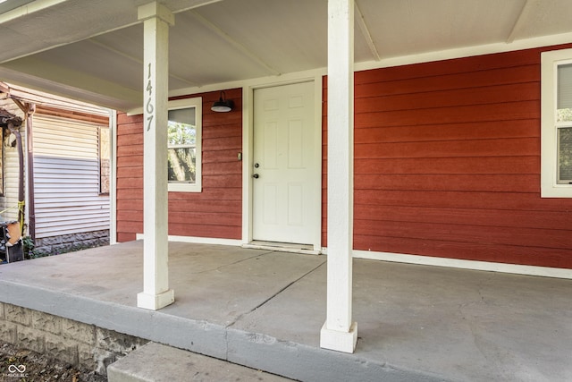 entrance to property featuring a porch