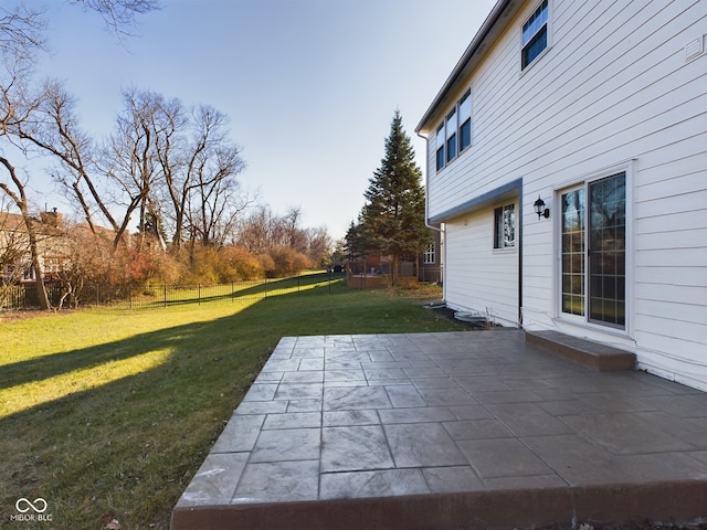 view of yard featuring a patio area