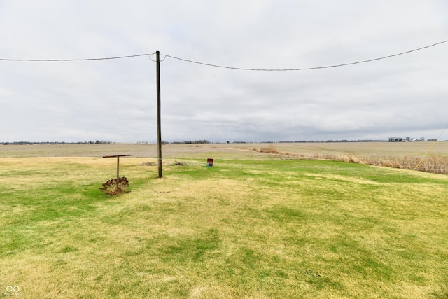 view of yard featuring a rural view