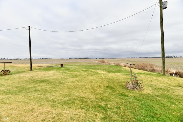 view of yard featuring a rural view